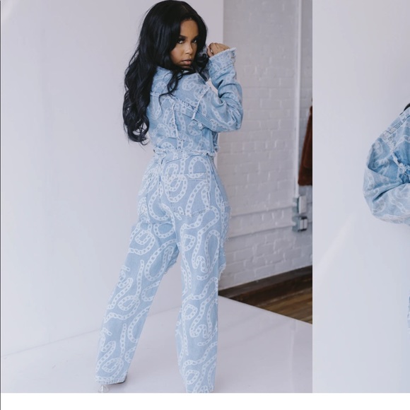 Chained in denim jeans - Picture 5 of 5